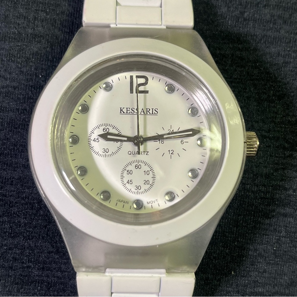Kessaris White Stainless Steel Caseback Quartz Watch